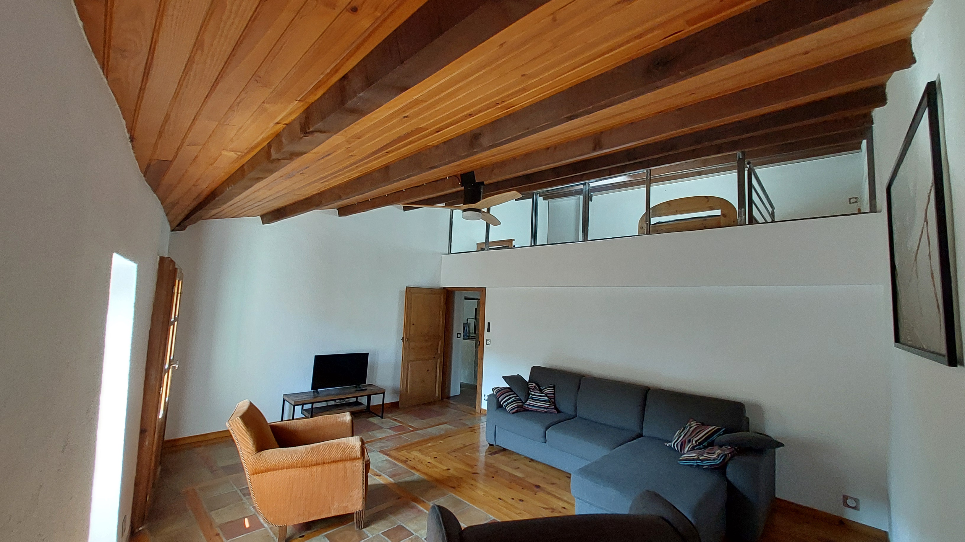 Photo du séjour vue depuis un angle